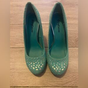 Styluxe Teal Laser-Cut Round-Toe Heels